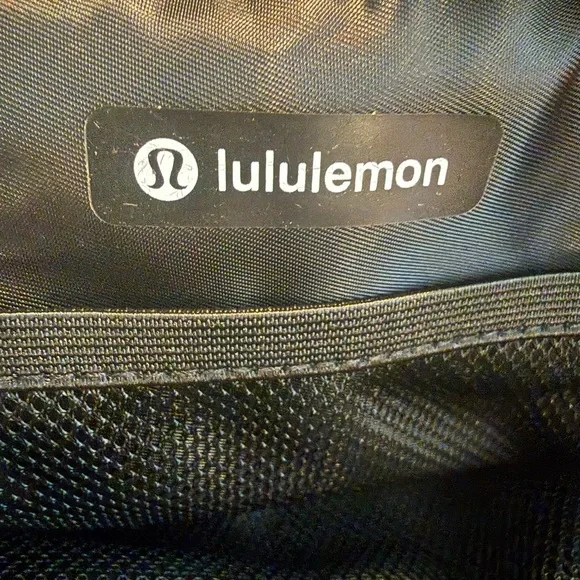 NWOT Lululemon athletica Black Belt Bag - Picture 3 of 16